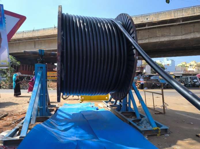 Cable drum mounted on a jack stand for laying